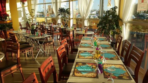 interieur du restaurant l'escale gourmande située dans la galerie marchande du super U de saint-marcel